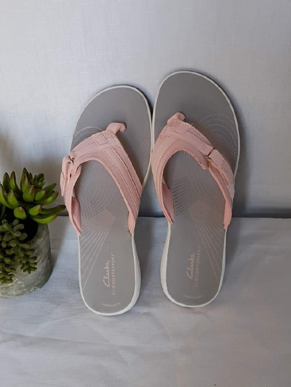 Clarks Women's Light Pink Toe-Post Sandals Size 11 - Picture 3 of 9